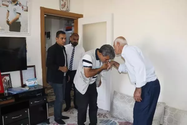 EVLAT NÖBETİNDEKİ AİLELERDEN GARA ŞEHİDİ KAYA'NIN KABRİNE ZİYARET