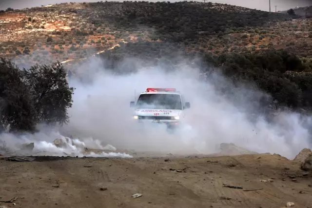 Filistin Kızılayı: İsrail güçlerinin Nablus'ta Filistinlilere müdahalesinde 320 kişi yaralandı