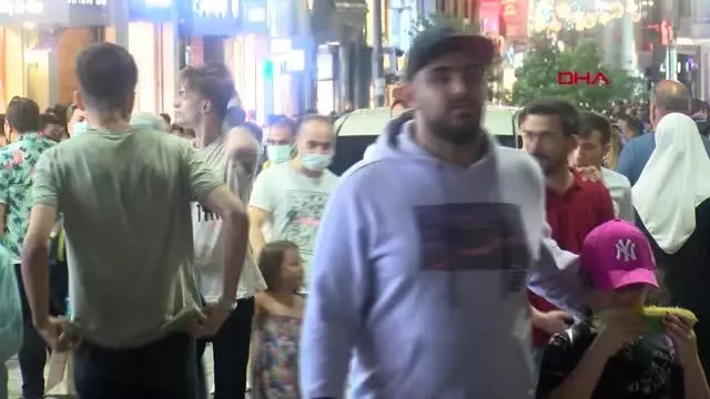 Kurban Bayramı'nın son gününde vatandaşlar taksim meydanı'na akın etti