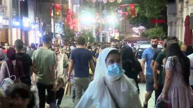 Kurban Bayramı'nın son gününde vatandaşlar taksim meydanı'na akın etti
