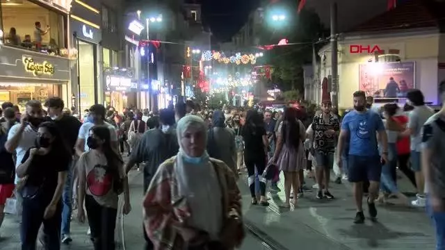 Kurban Bayramı'nın son gününde vatandaşlar taksim meydanı'na akın etti