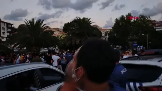 İSTANBUL ŞİLEDE CANKURTARAN BIÇAKLANDI İSTANBUL ŞİLEDE CANKURTARAN BIÇAKLANDI