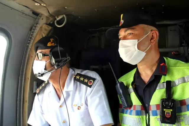 İzmir'de jandarma ekiplerinden helikopterli trafik denetimi