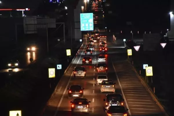Kilit kavşak Kırıkkale'de, tatil dönüşü yoğunluğu Kilit kavşak Kırıkkale'de, tatil dönüşü yoğunluğu