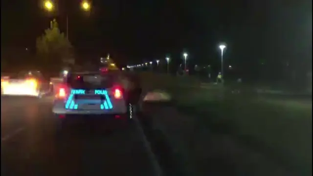 Bir araçla çarpıştıktan sonra su kanalına düşen otomobildeki 5 kişi yaralandı