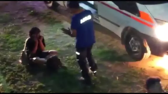 Bir araçla çarpıştıktan sonra su kanalına düşen otomobildeki 5 kişi yaralandı