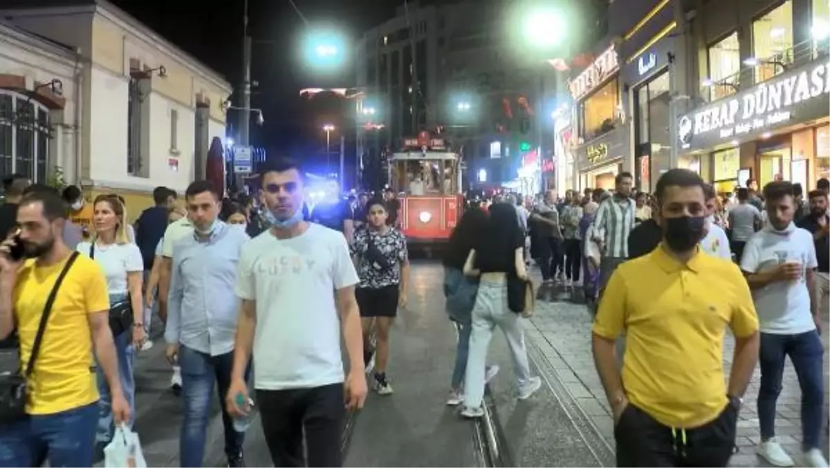 Kurban Bayramı'nın son gününde vatandaşlar taksim meydanı'na akın etti