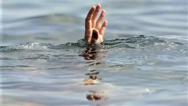 Kuşadası'nda denize giren 62 yaşındaki şahıs boğuldu Kuşadası'nda denize giren 62 yaşındaki şahıs boğuldu
