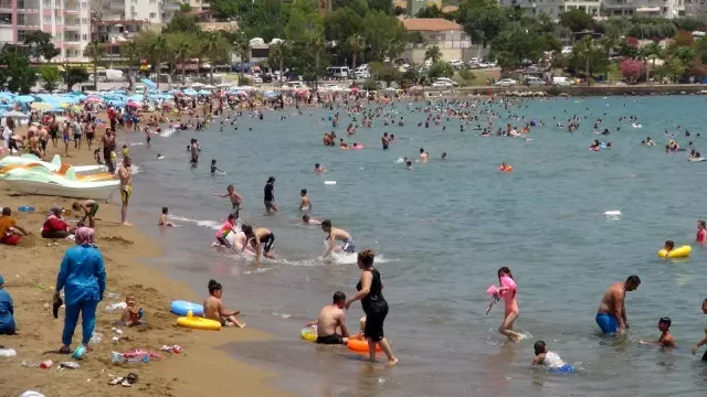 Mersin plajlarında adım atacak yer kalmadı