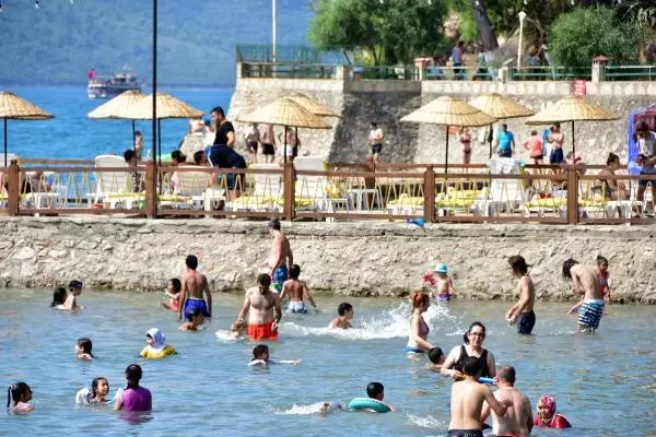 'SAKİN ŞEHİR AKYAKA'NIN NÜFUSU BAYRAMDA 20 KAT ARTTI