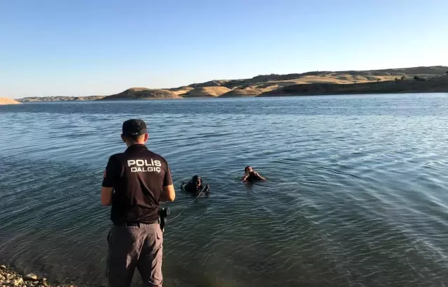 Serinlemek için girdiği baraj gölünde boğuldu