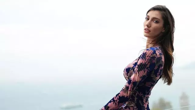 Son dönemlerin olay kızı Şevval Şahin'in beyaz iç çamaşırlı pozlarına beğeni yağıyor Son dönemlerin olay kızı Şevval Şahin'in beyaz iç çamaşırlı pozlarına beğeni yağıyor