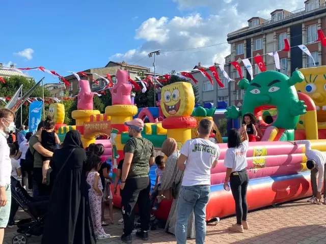 Son dakika haber: Sultangazili çocuklar bayramda eğlenceye doyuyor