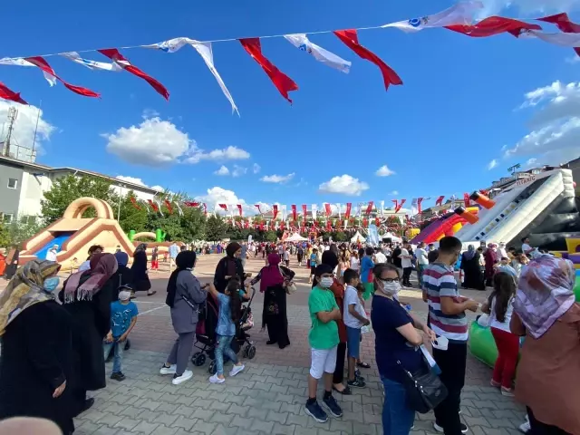 Son dakika haber: Sultangazili çocuklar bayramda eğlenceye doyuyor