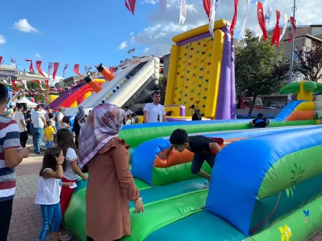Son dakika haber: Sultangazili çocuklar bayramda eğlenceye doyuyor