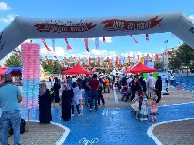 Son dakika haber: Sultangazili çocuklar bayramda eğlenceye doyuyor