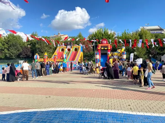 Son dakika haber: Sultangazili çocuklar bayramda eğlenceye doyuyor