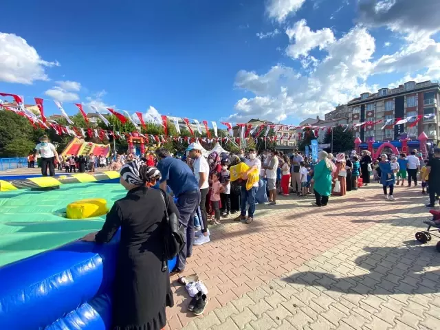 Son dakika haber: Sultangazili çocuklar bayramda eğlenceye doyuyor