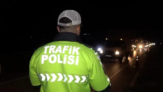 Tatilciler erken dönüşe geçti: 43 ilin geçiş güzergahında trafik yoğunluğu
