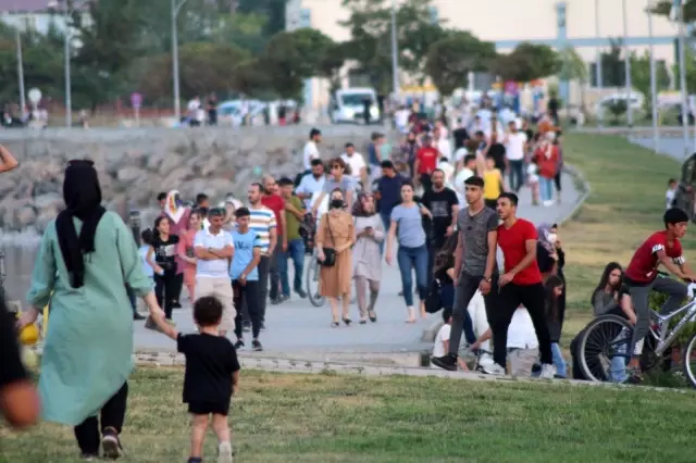 Tatvan binlerce misafiri ağırlıyor