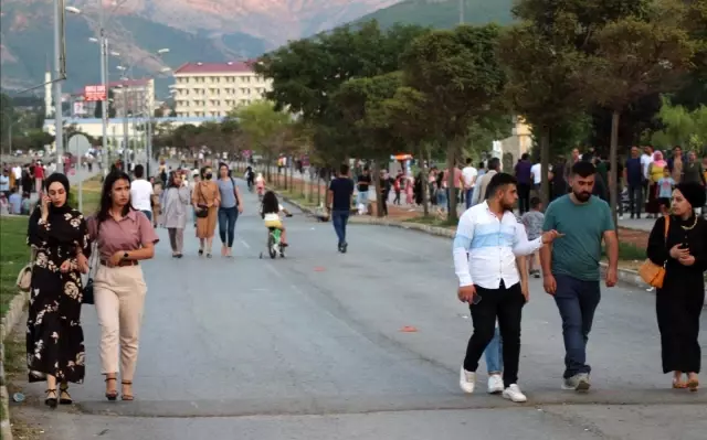 Tatvan binlerce misafiri ağırlıyor