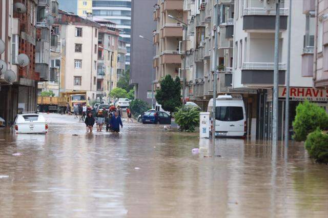Tehlike henüz geçmedi! Meteoroloji'den Doğu Karadeniz'deki 5 il için korkutan uyarı: Sel bekleniyor