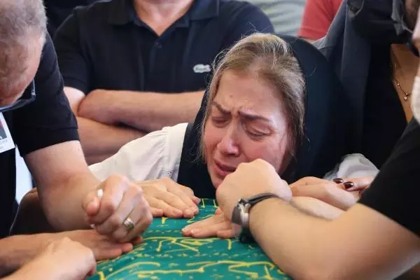 Yüz binleri güldüren adam bu kez ağlattı! Turgay Yıldız'a gözyaşları içinde son görev Yüz binleri güldüren adam bu kez ağlattı! Turgay Yıldız'a gözyaşları içinde son görev