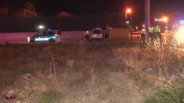 Yol kenar�ndaki elektrik dire�ini k�r�p tarlaya girdi, evin bah�e duvar�na �arparak durabildi: 1 �l�