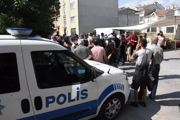30 BİN NÜFUSLU MAHALLEDE 'SEMT PAZARIMIZ KURDURULMUYOR İDDİASI
