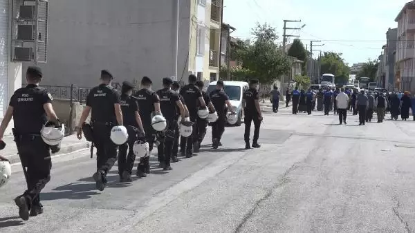 30 BİN NÜFUSLU MAHALLEDE 'SEMT PAZARIMIZ KURDURULMUYOR İDDİASI