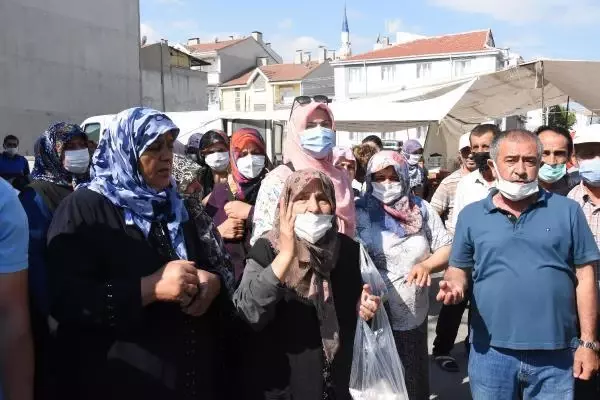 30 BİN NÜFUSLU MAHALLEDE 'SEMT PAZARIMIZ KURDURULMUYOR İDDİASI