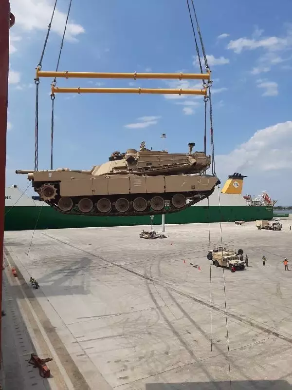 ABD'den Dedeağaç'a yüzlerce tank ve zırhlı araç sevkiyatı