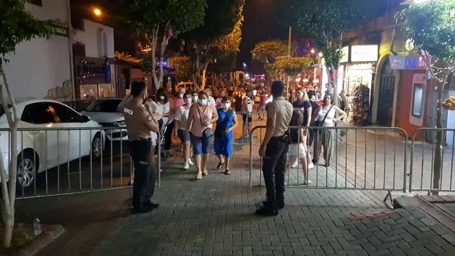 Alanya'da barlar sokağına maske zorunluluğu getirildi