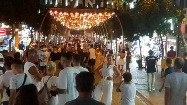 Alanya'da barlar sokağına maske zorunluluğu getirildi