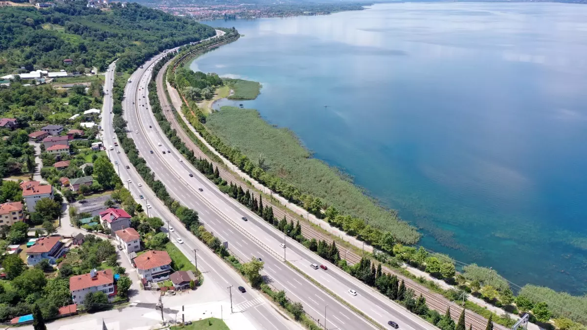Anadolu Otoyolu'nda Kurban Bayramı dönüşü akıcı yoğunluk yaşanıyor