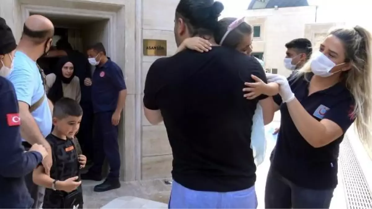 Son dakika gündem: AVCILAR'DA 4 KİŞİLİK ASANSÖRDE MAHSUR KALAN 4'Ü ÇOCUK 8 KİŞİ KURTARILDI
