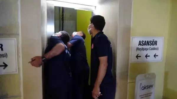 Son dakika gündem: AVCILAR'DA 4 KİŞİLİK ASANSÖRDE MAHSUR KALAN 4'Ü ÇOCUK 8 KİŞİ KURTARILDI