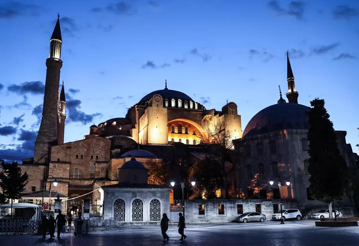 Ayasofya-i Kebir Cami-i Şerifi'nin ibadete açılmasının üzerinden bir yıl geçti