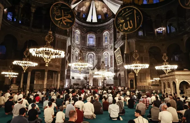 Ayasofya-i Kebir Cami-i Şerifi'nin ibadete açılmasının üzerinden bir yıl geçti