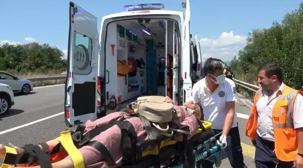 Son dakika haber | ÇOCUĞUNUN TUVALET İHTİYACI İÇİN DURAN SÜRÜCÜ KAZAYA NEDEN OLDU 6 YARALI Son dakika haber | ÇOCUĞUNUN TUVALET İHTİYACI İÇİN DURAN SÜRÜCÜ KAZAYA NEDEN OLDU 6 YARALI