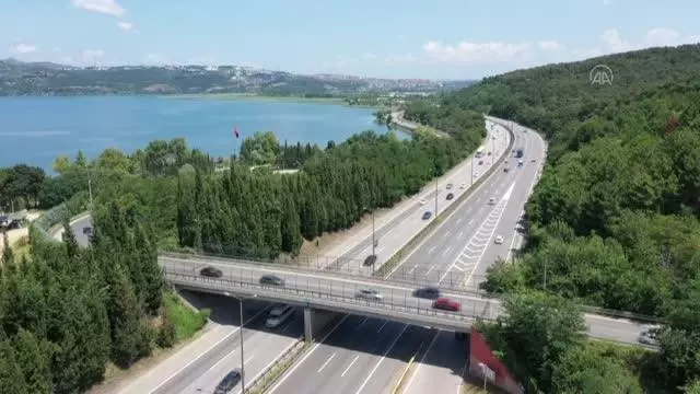 Anadolu Otoyolu'nda Kurban Bayramı dönüşü akıcı yoğunluk yaşanıyor
