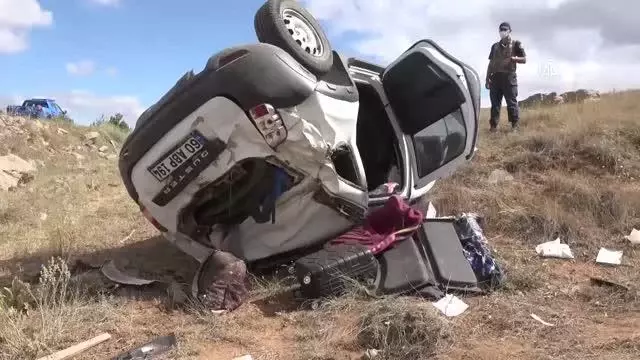 Düğünden dönenleri taşıyan otomobil şarampole devrildi: 4 yaralı