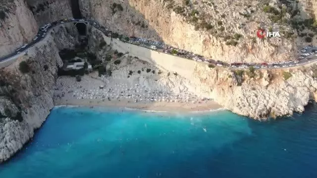 Turkuaz renkli denizi, altın sarısı kumu ile tatilin gözdesi oldu