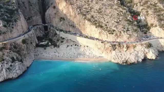 Turkuaz renkli denizi, altın sarısı kumu ile tatilin gözdesi oldu