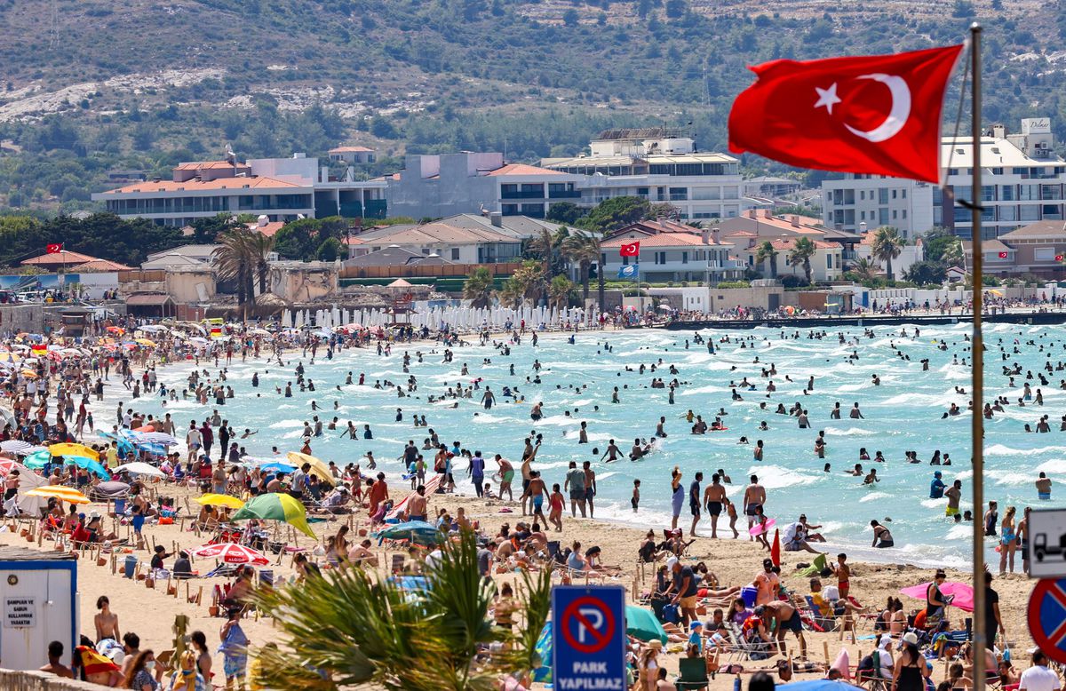 Ege Bölgesi'nin turistik ilçelerinde hem tatil hem de dönüş yolculuğu devam ediyor