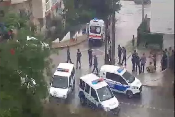 ESKİ DAMAT VE AİLESİNİN 1 KİŞİYİ ÖLDÜRÜP, 4 KİŞİYİ DE YARALADIĞI ARBEDENİN GÖRÜNTÜLERİ ORTAYA ÇIKTI