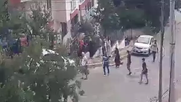 ESKİ DAMAT VE AİLESİNİN 1 KİŞİYİ ÖLDÜRÜP, 4 KİŞİYİ DE YARALADIĞI ARBEDENİN GÖRÜNTÜLERİ ORTAYA ÇIKTI