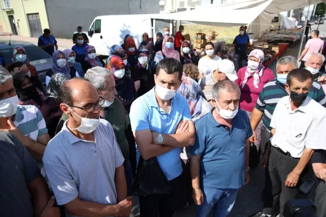 Eskişehir'de 30 bin nüfuslu mahallede yaşayan vatandaşlar açık semt pazarının kurulmamasına tepki gösterdi