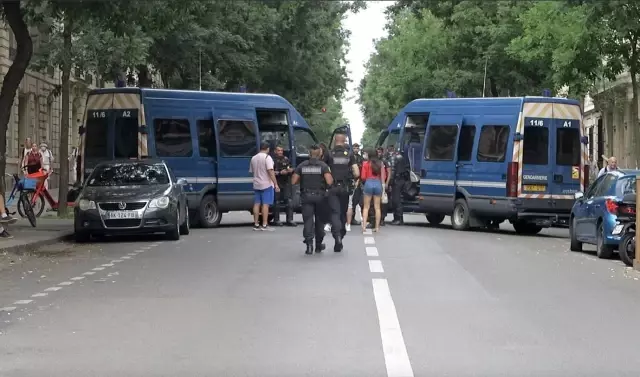 Fransa'da aşı karşıtları ve polis arasında arbedePolisten protestoculara gazlı müdahale