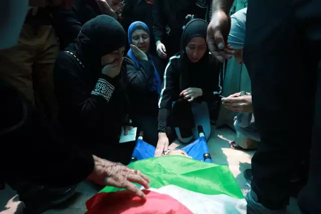 Son dakika haber... İsrail askerlerince vurularak hayatını kaybeden Filistinli çocuk son yolculuğuna uğurlandı